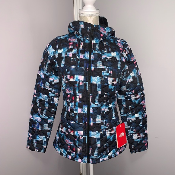 🆕 The North Face Thermoball Jacket - Picture 3 of 9